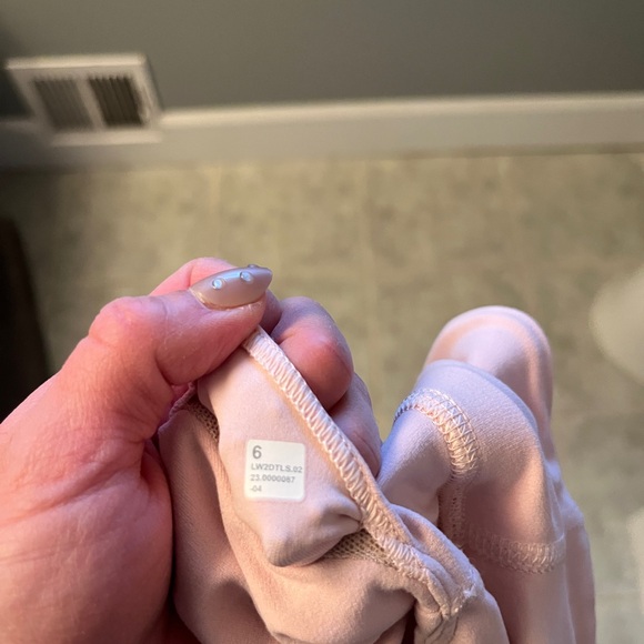 Lululemon Pink One-Shoulder Align Sports Bra - Picture 3 of 3